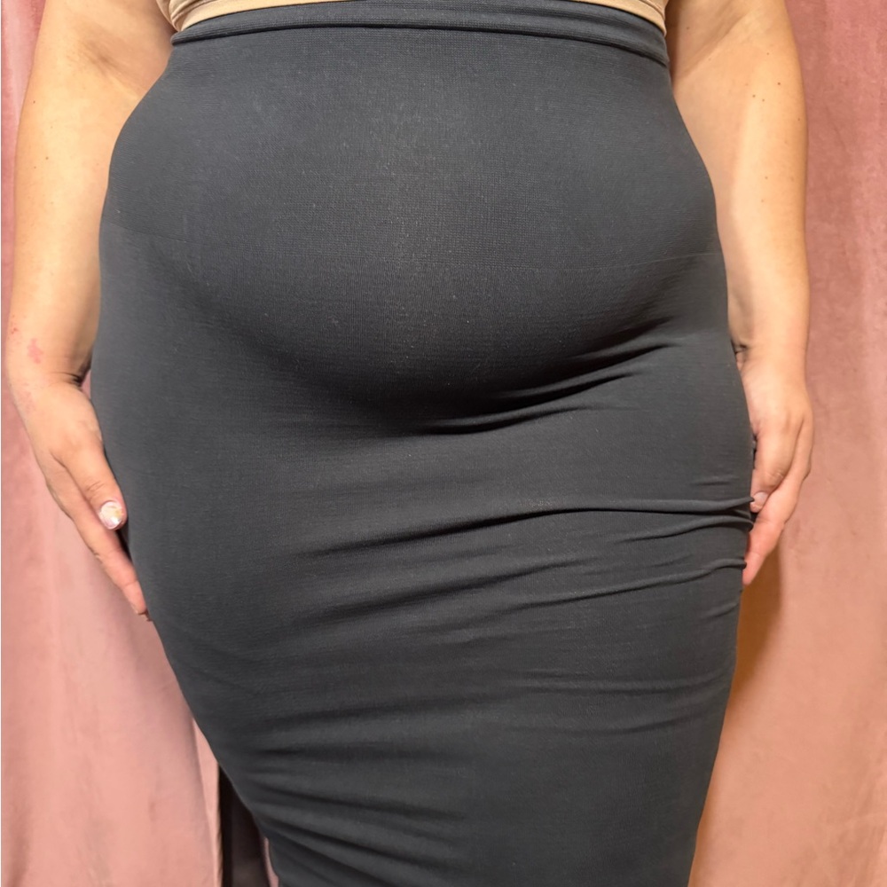 Black Stretch Pencil Skirt - Women's Fitted Midi